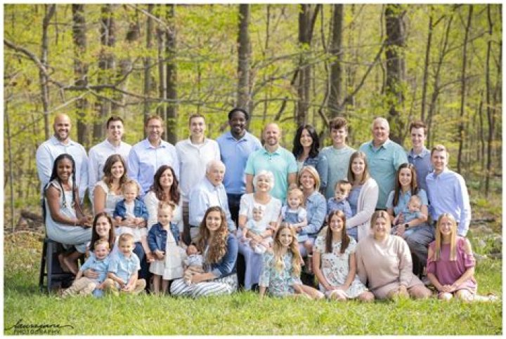 Uncover The Art Of Big Family Portrait Poses: Capture Unforgettable Moments